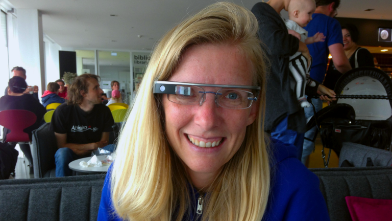 Isa Jahnke wearing google glasses